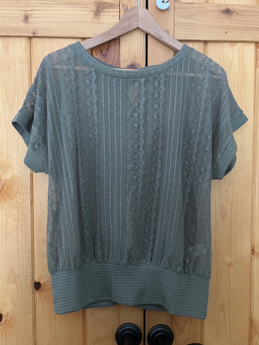 EUC BKE Olive Lace-Panel Short/Dolman Sleeve Blouse Sz M